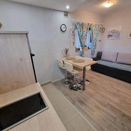 Apartment In Mit Privatem Parkplatz By Interhome