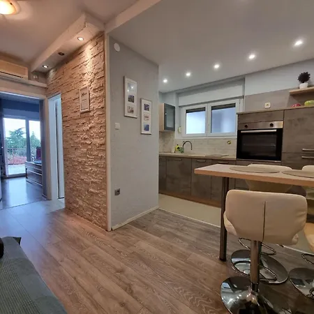 In Mit Privatem Parkplatz By Interhome شقة *